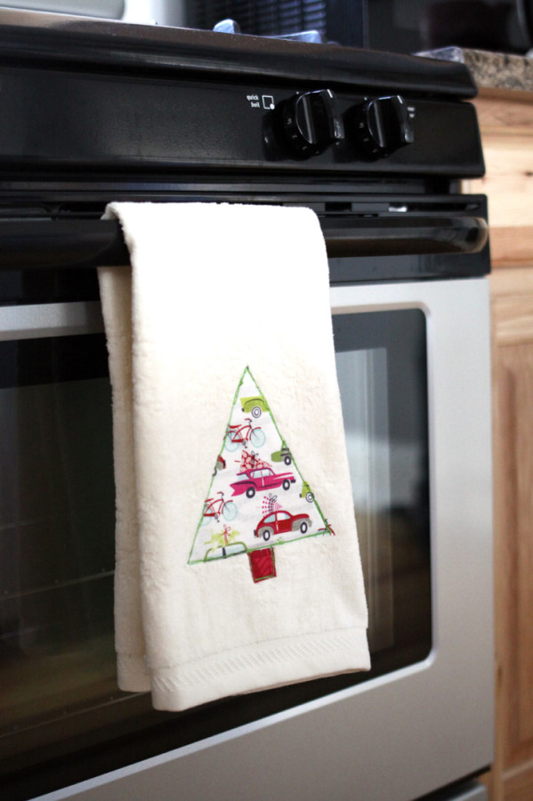 Holiday Applique Placemat Tutorial by Sewbon for Thermoweb