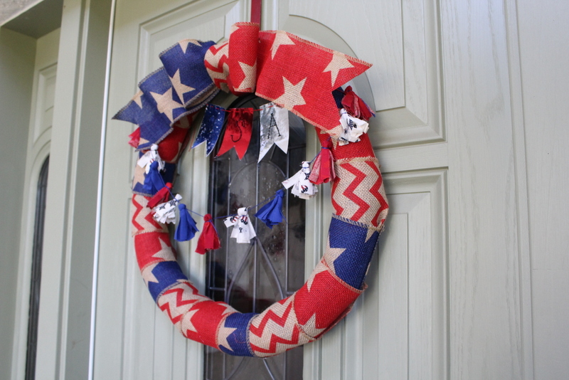 DIY Patriotic Bunting Wreath | https://blog.thermoweb.com/