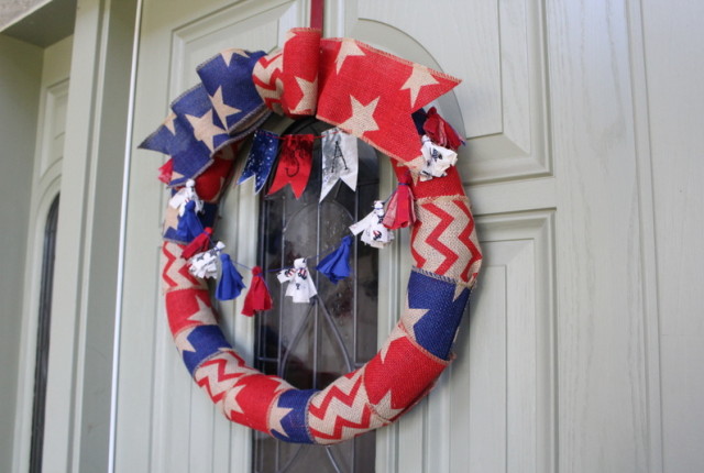 DIY Patriotic Bunting Wreath | http://thermoweb.com/blog/