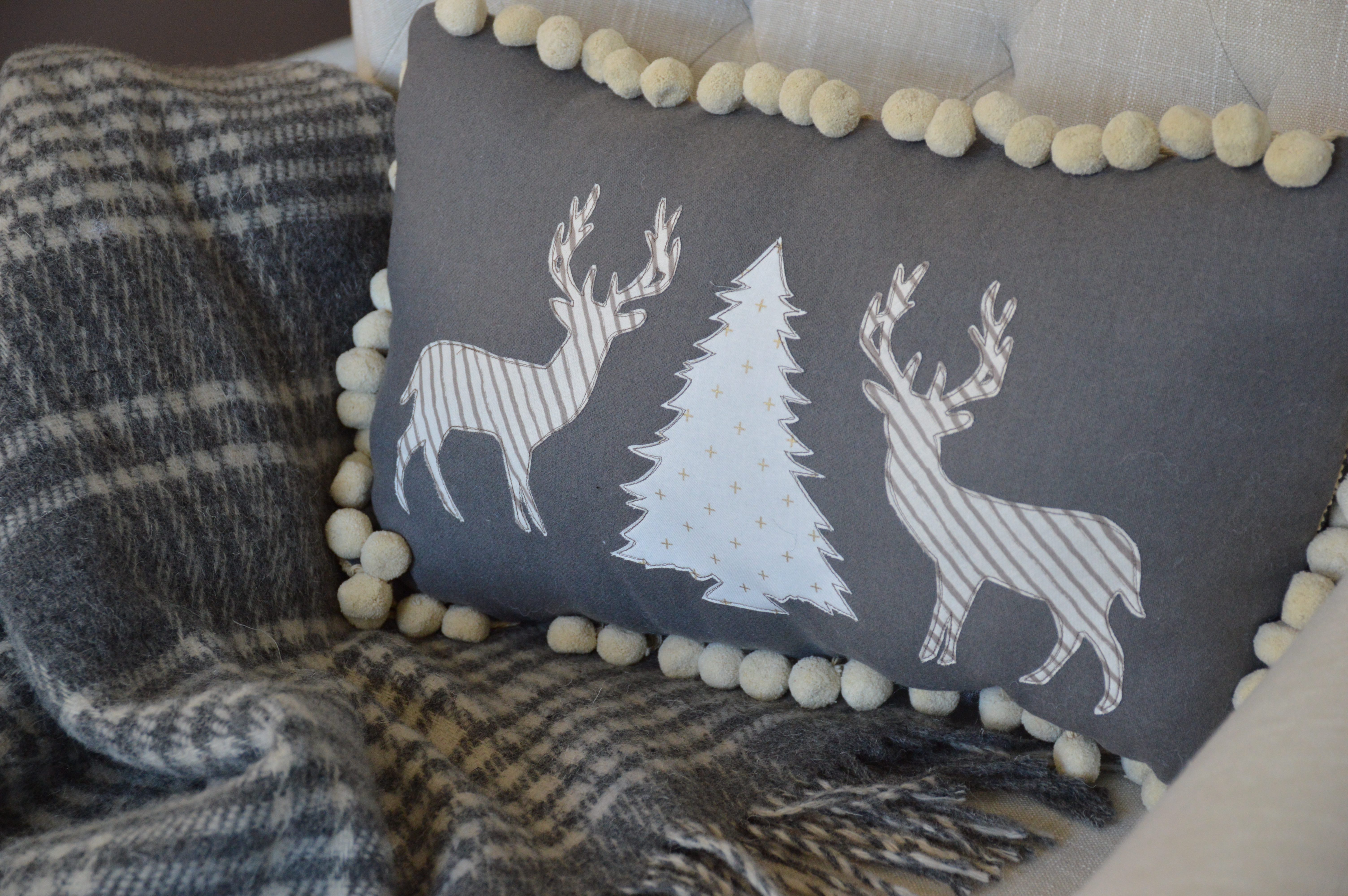 winter-deer-pillow-2