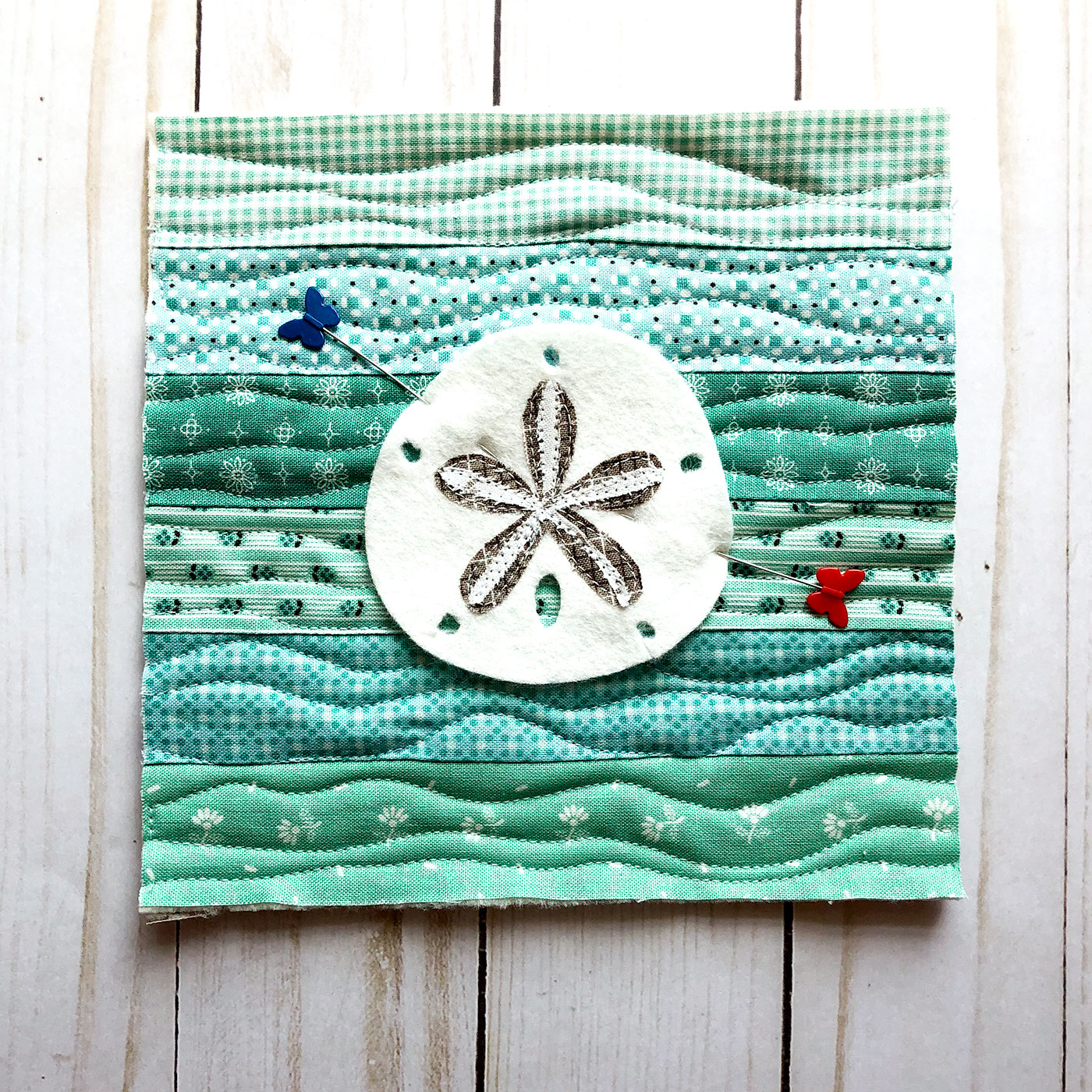 sand-dollar-mini-quilt-ameroonie-designs-position-applique