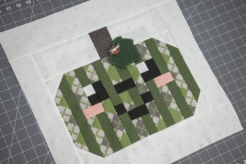 pumpkin quilt block with rounded leaf option
