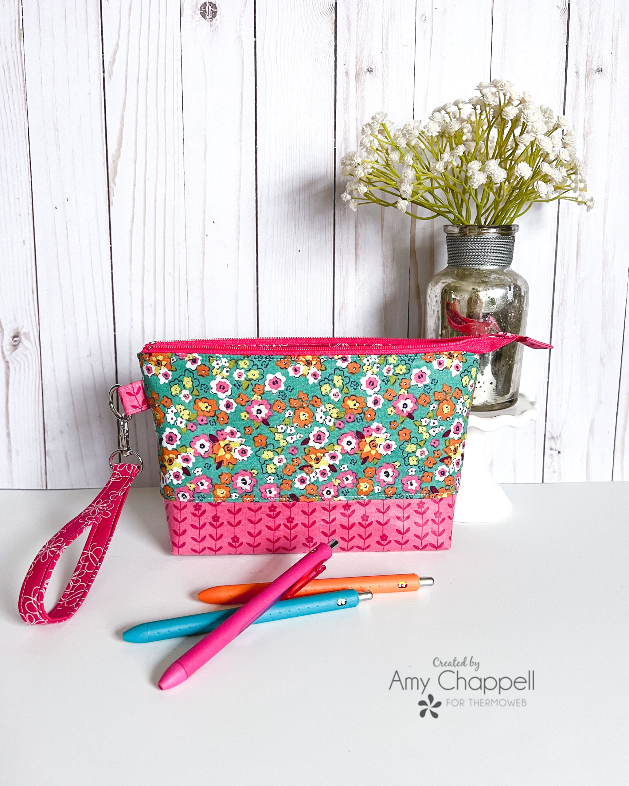 How to sew a simple zipper pouch with free tutorial - Ameroonie Designs